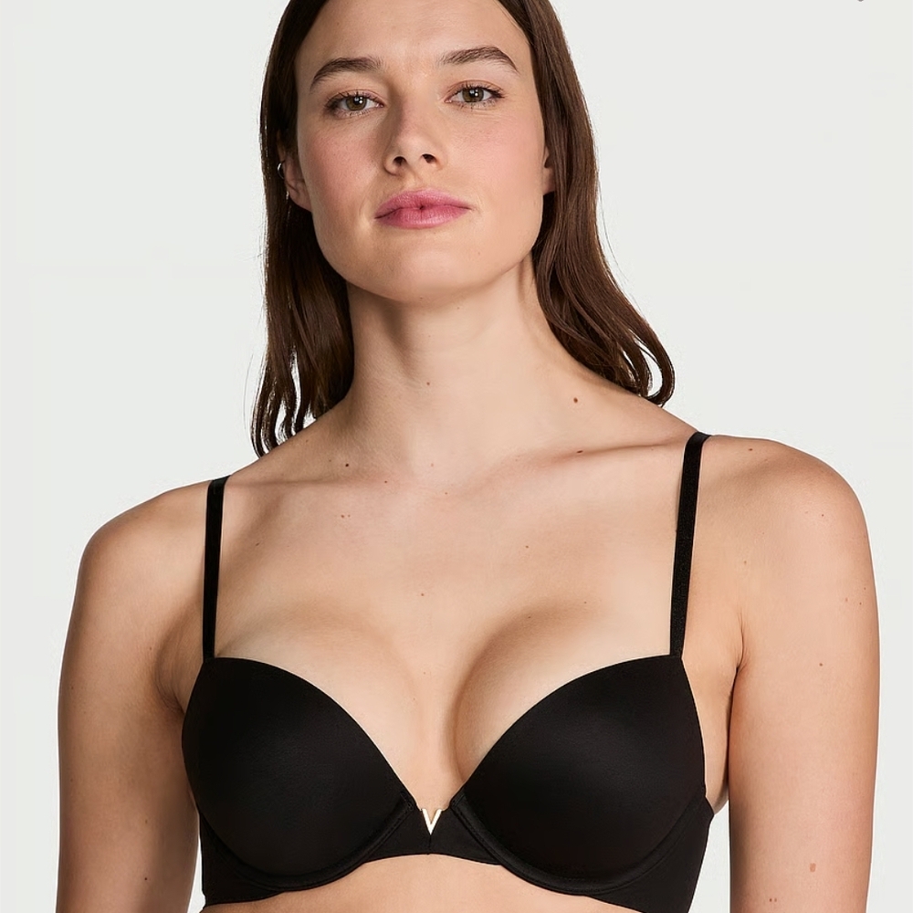 Victoria's Secret Love Cloud
Smooth Push-Up Bra Black Plunge